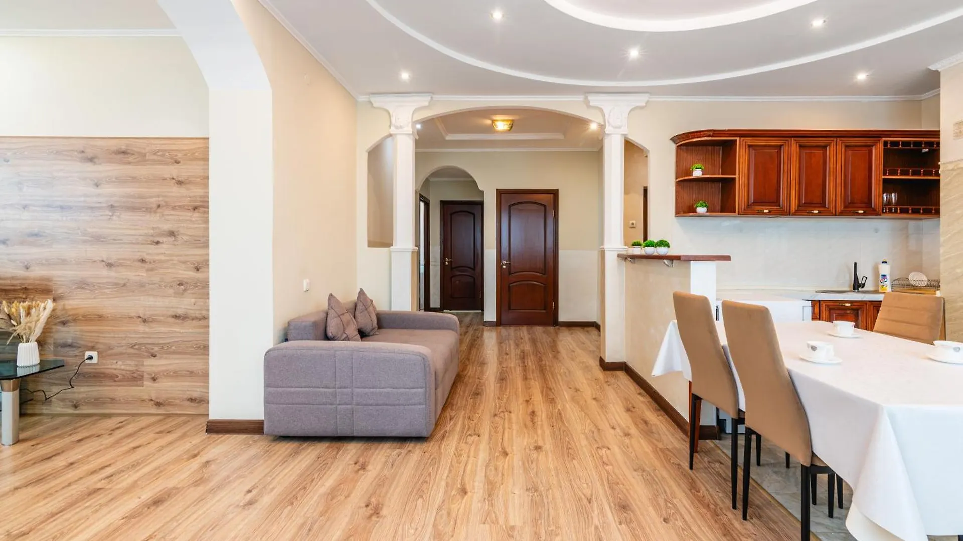 Просторная 3-Х Комнатная Квартира В Стиле Минимализм Almaty Apartment